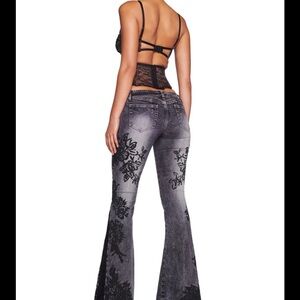 Iamgia emberly jeans Elegant Gray Floral Flare Jeans

NEVERWORE